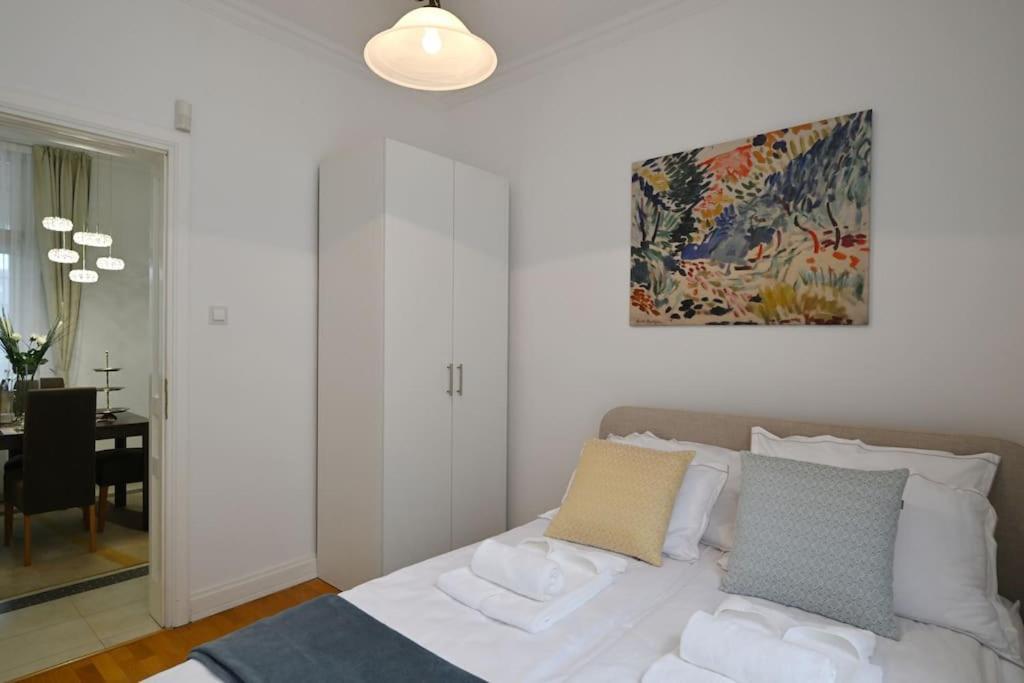 Apartment Luxury Urban Oasis Center *